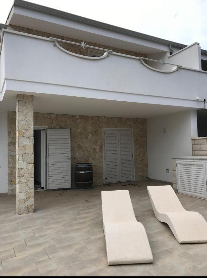 Residence Le Maree Porto Pino Exteriör bild