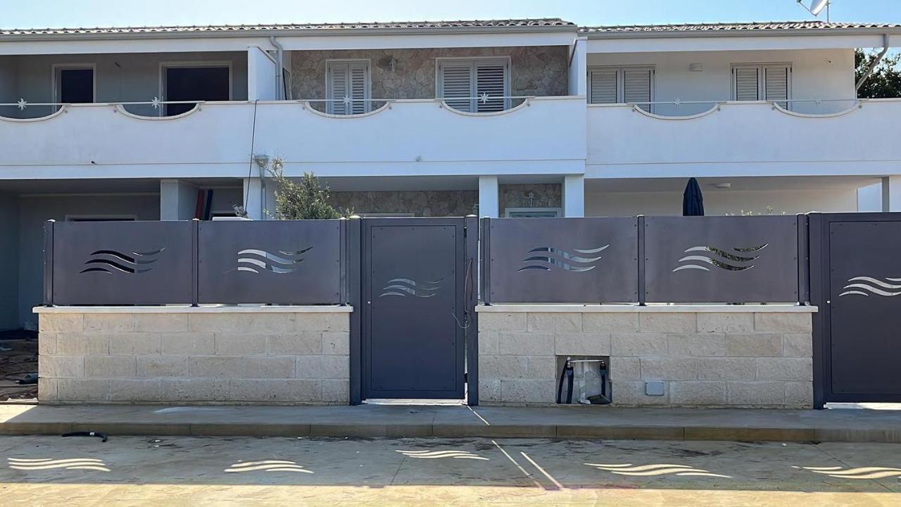 Residence Le Maree Porto Pino Exteriör bild