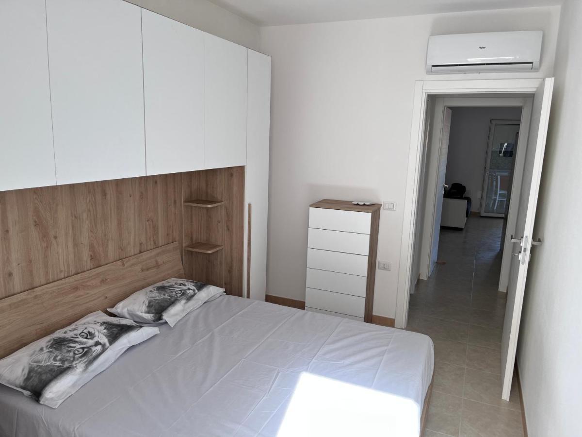 Residence Le Maree Porto Pino Exteriör bild